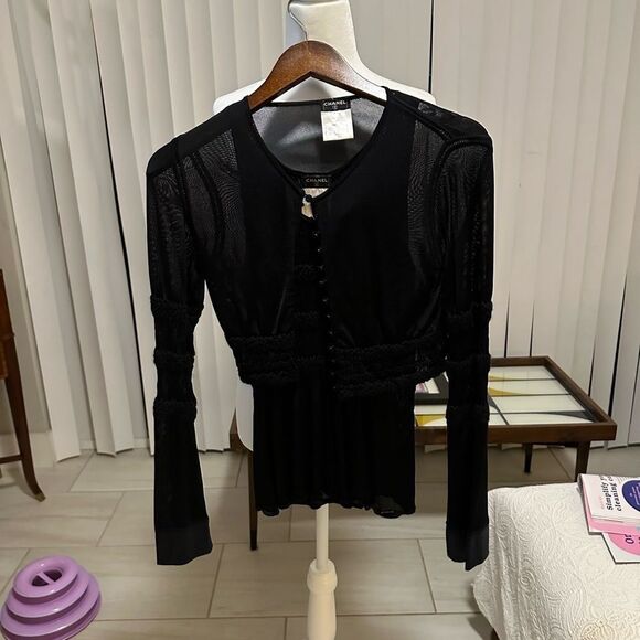 Authentic Black CHANEL Cropped Cardigan
P22387W03216 - Picture 5 of 16